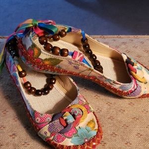 Brand new never worn canvas floral flat with bead
